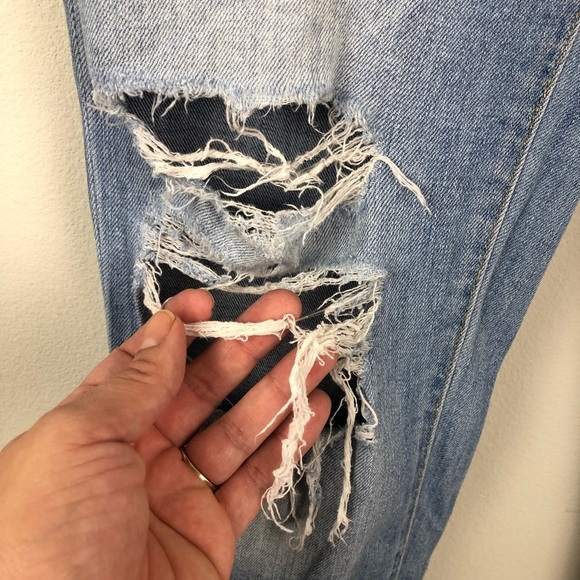 Guess- Tomboy Distressed style Jeans size: 26 - Picture 6 of 13
